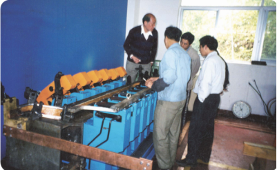 ZCN070S-（2000，9頭/3000，14頭）水發(fā)線(xiàn)棒多頭液壓成型熱壓機(jī)